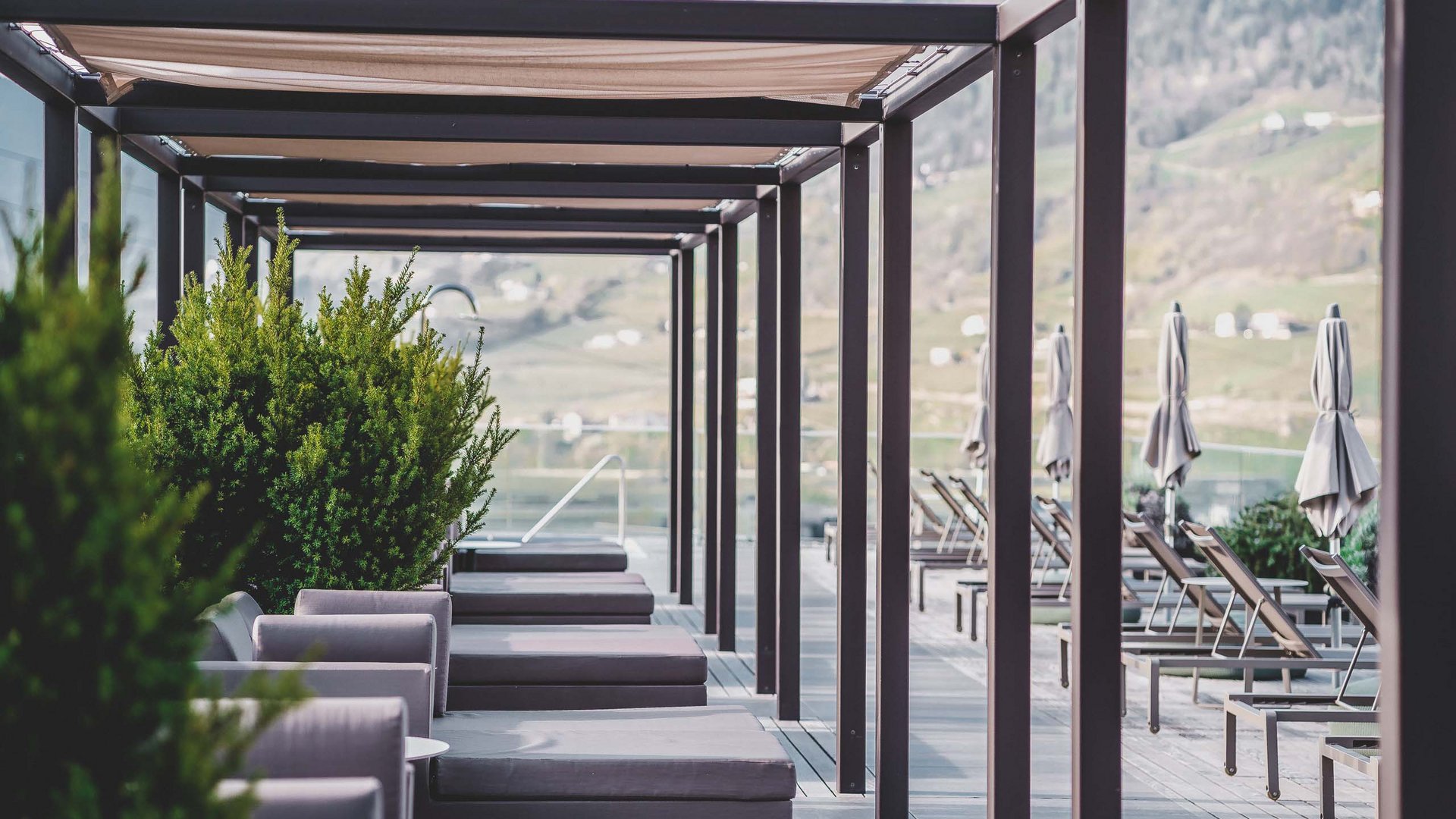 Looking for a hotel with a rooftop terrace in Meran?