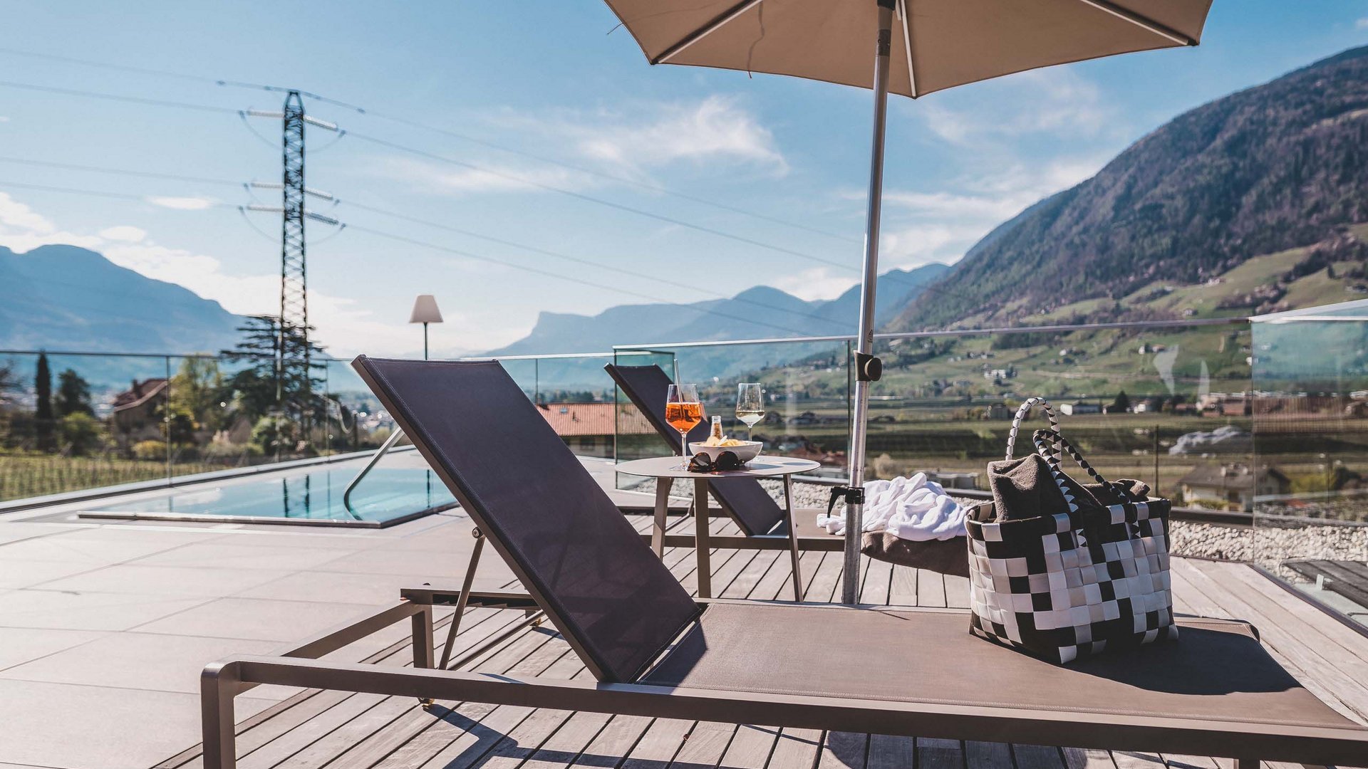 Looking for a hotel with a rooftop terrace in Meran?